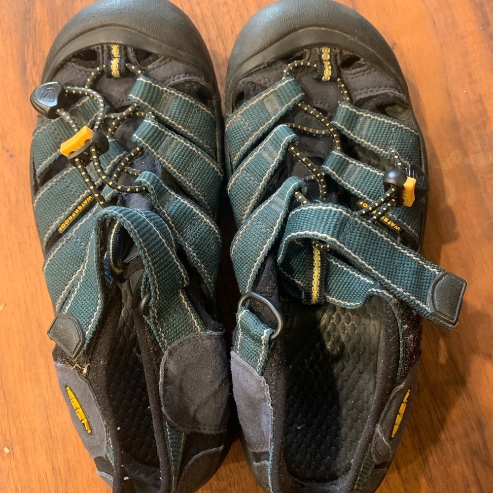 Youth Keen Sandals with Protective Toe Cap and Rugged Sole